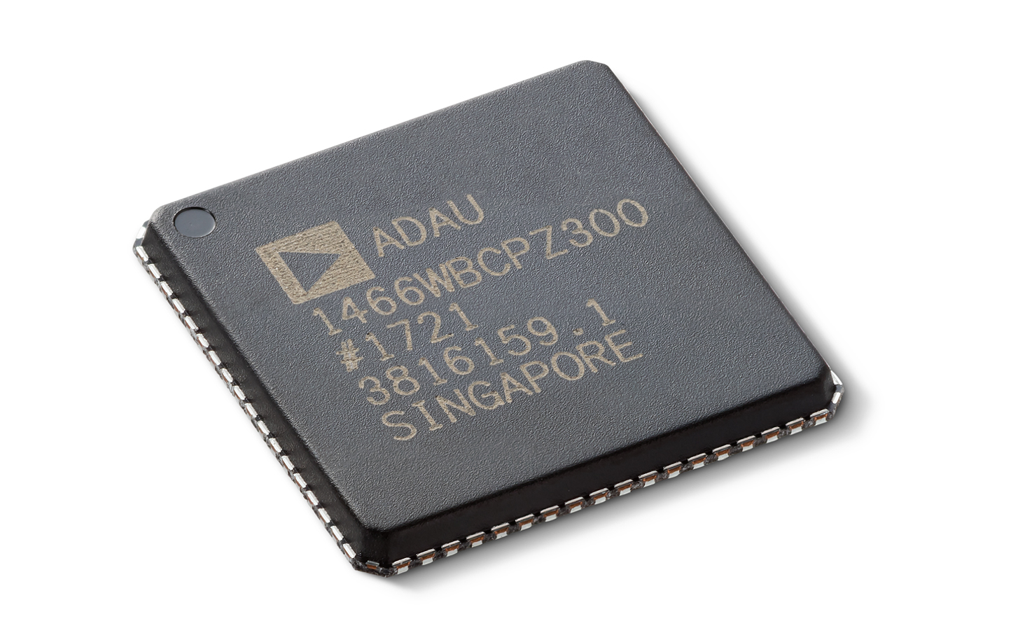 Prim-plan cu cipul de procesare a sunetului de pe XAV-9550ES