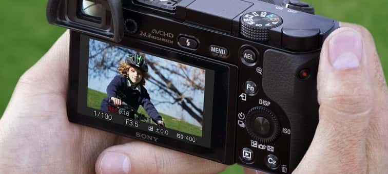 SONY ILCE−6000 ILCE-6000(B) Caracteristici pentru ILCE-6000 / ILCE-6000L / ILCE-6000Y / ILCE