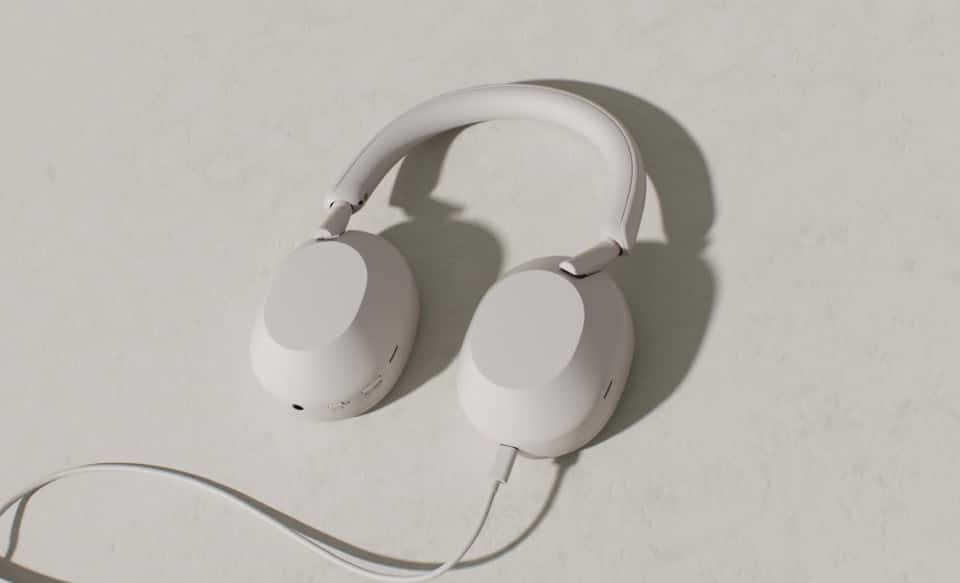 Utilizarea căștilor wireless Sony WH-1000XM5 cu anulare digitală a